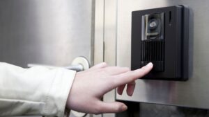 DMMは太陽光・蓄電池の訪問販売を行っている？